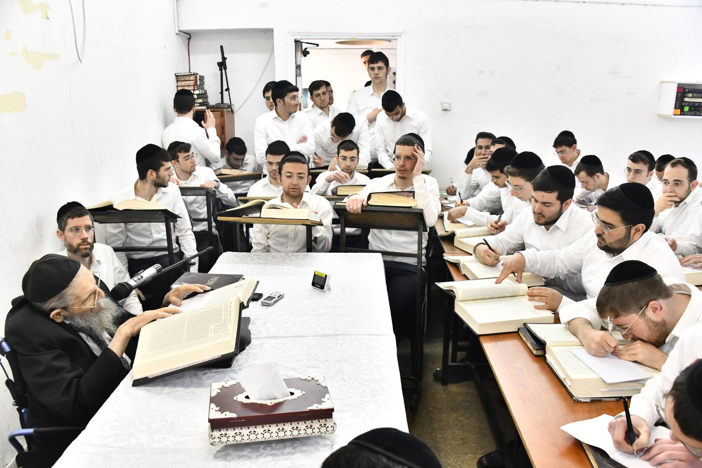 הגאון רבי יצחק הקר בישיבת גרודנא