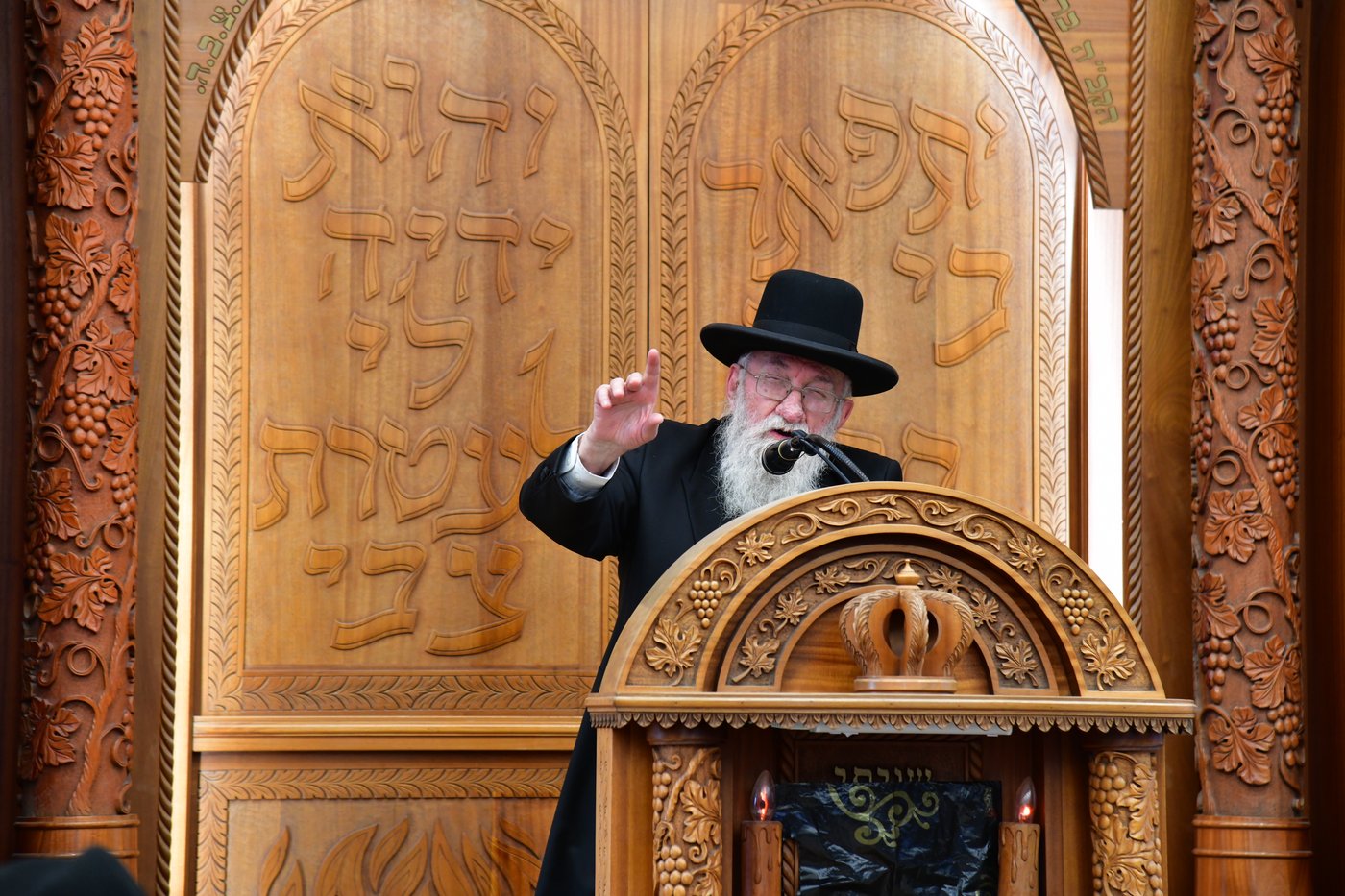 הגאון רבי צבי דרבקין בעצרת מספד בעטרת צבי