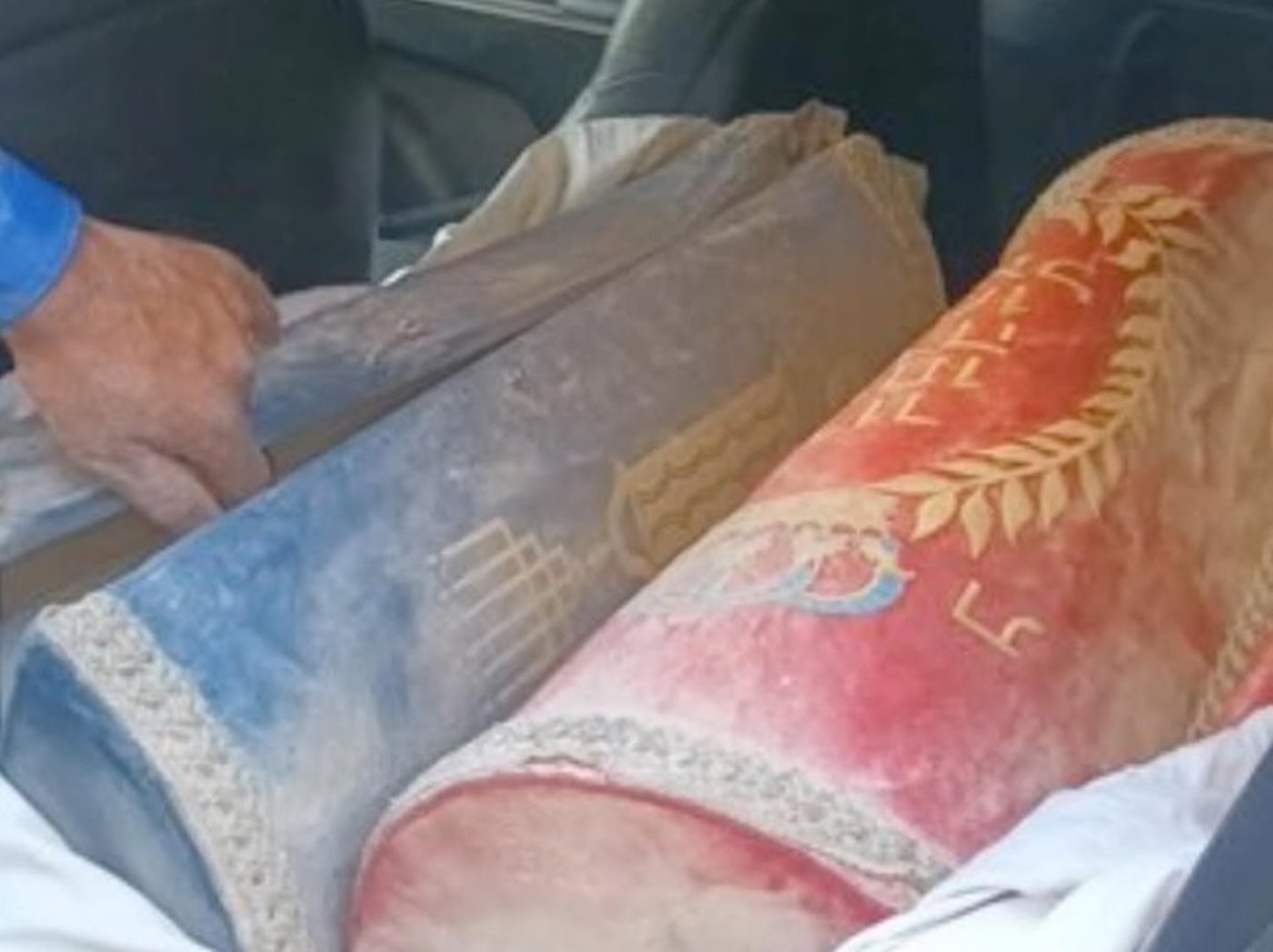 ספרי התורה שניזוקו