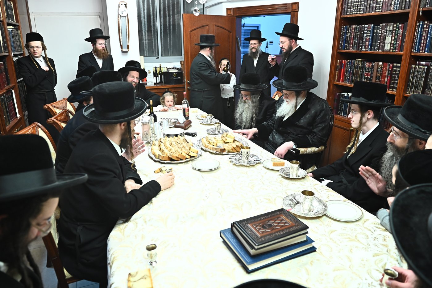 שמחת בית מודז'יץ - נדבורנה - יארוסלב - אופלה