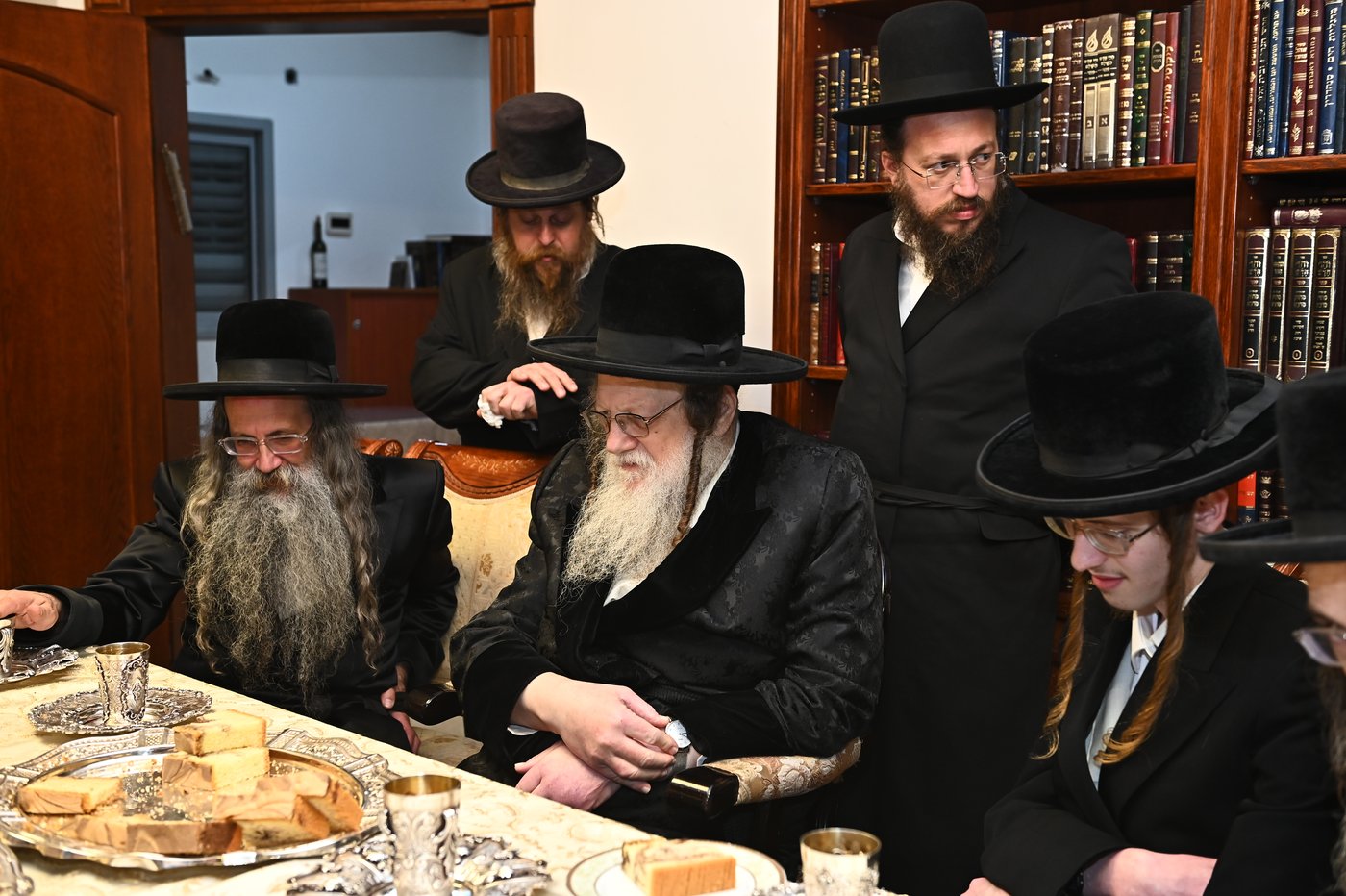 שמחת בית מודז'יץ - נדבורנה - יארוסלב - אופלה