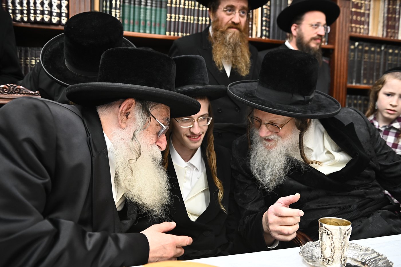 שמחת בית מודז'יץ - נדבורנה - יארוסלב - אופלה