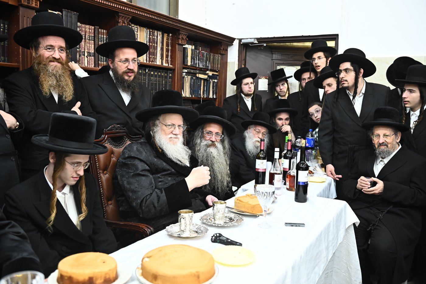 שמחת בית מודז'יץ - נדבורנה - יארוסלב - אופלה