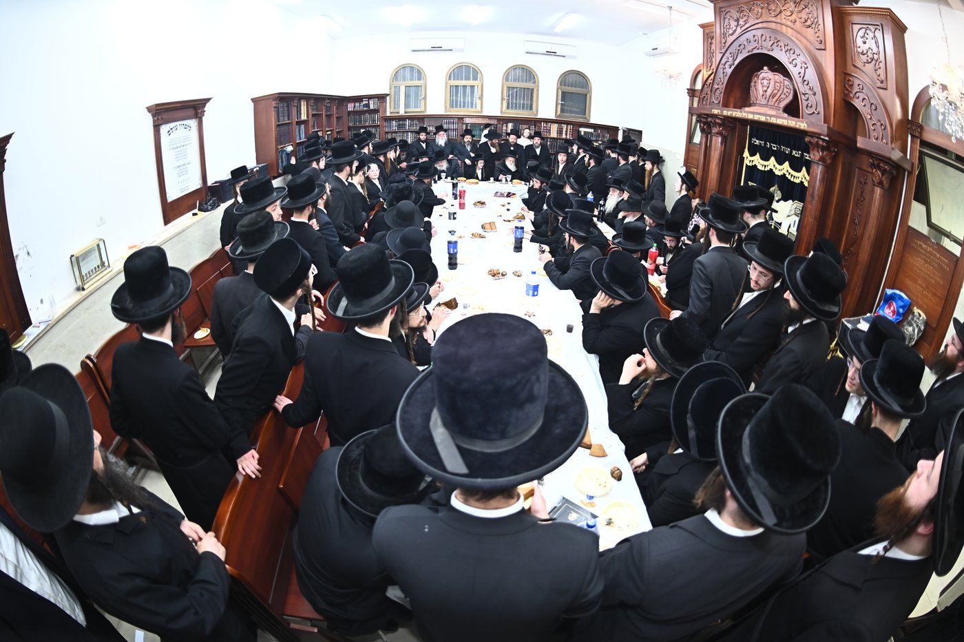 שמחת בית מודז'יץ - נדבורנה - יארוסלב - אופלה