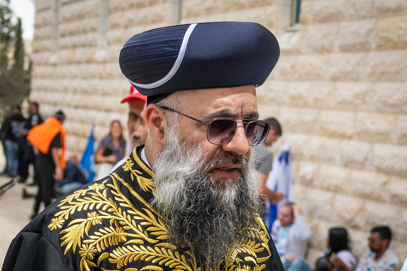 אייל ציונוב הדור בבגדי הראשון לציון