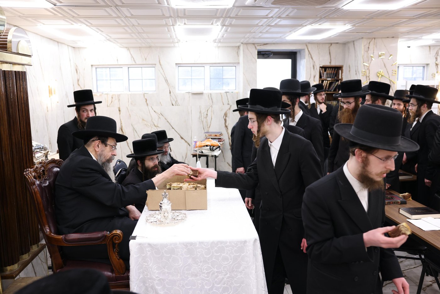 האדמו"ר מתולדות יהודה סטוטשין בפתיחת הזמן