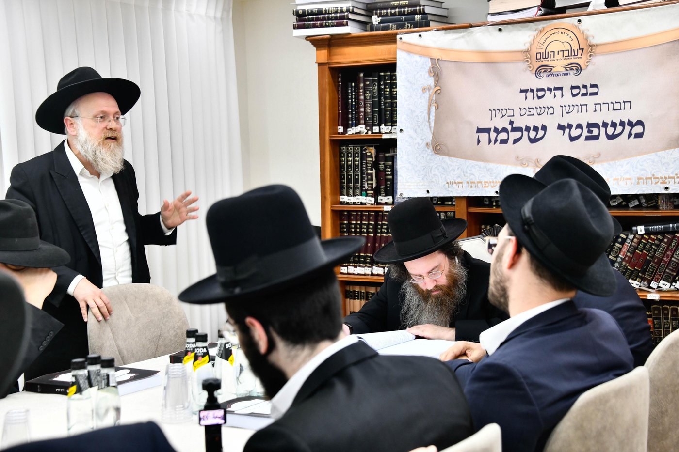 הכינוס במעונו של הגר"ע פריד