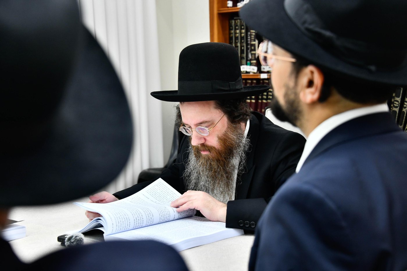 הכינוס במעונו של הגר"ע פריד