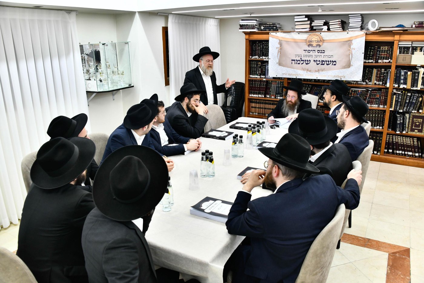 הכינוס במעונו של הגר"ע פריד