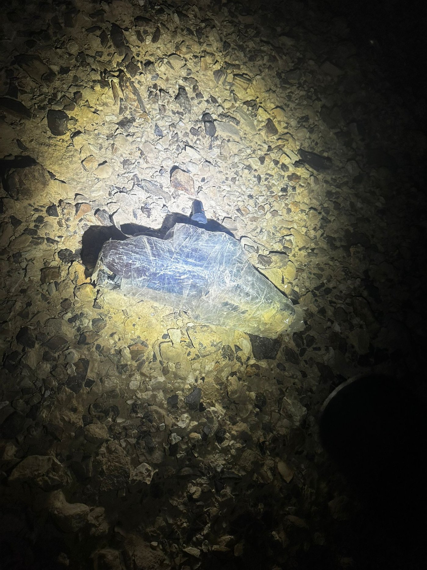 ההברחה סוכלה: מרדף דרמטי בים המלח הסתיים בתפיסת נשק ורחפנים