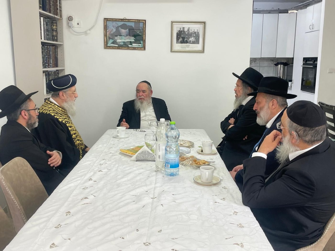 הרבנים בפגישה שהתקיימה בערב שבת