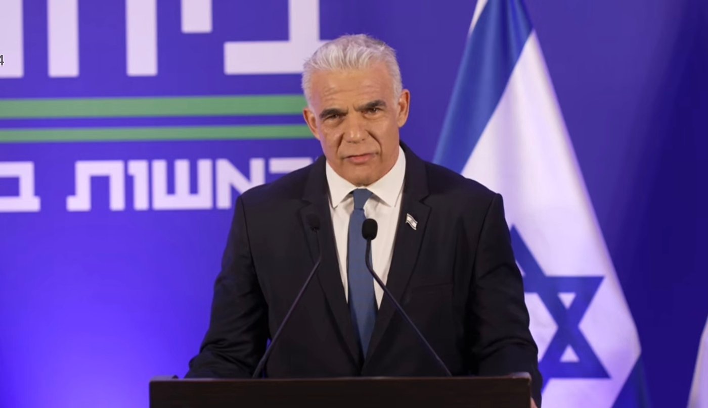 יאיר לפיד במסיבת העיתונאים עם בנט