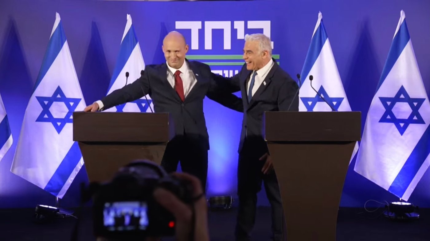 יאיר לפיד ונפתלי בנט במסיבת העיתונאים 