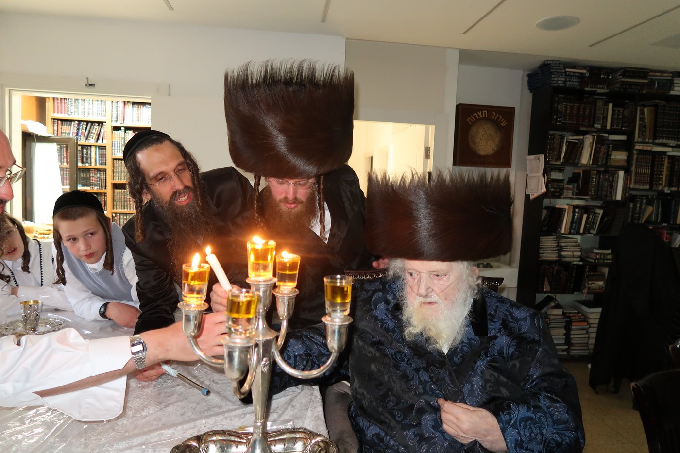 ערב ומוצאי שבת אצל הגר"מ שטרנבוך