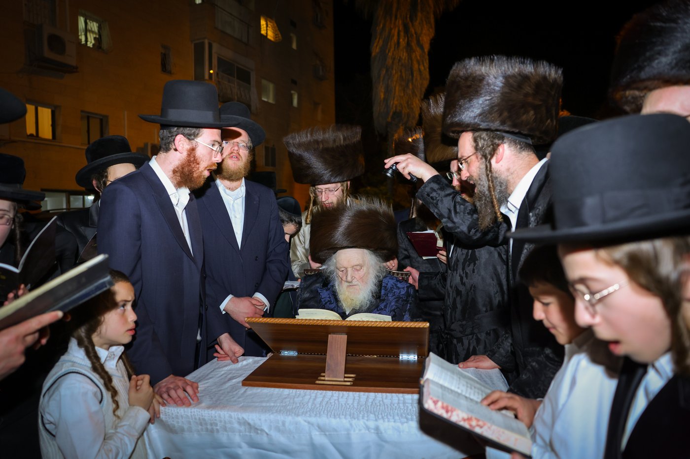 ערב ומוצאי שבת אצל הגר"מ שטרנבוך