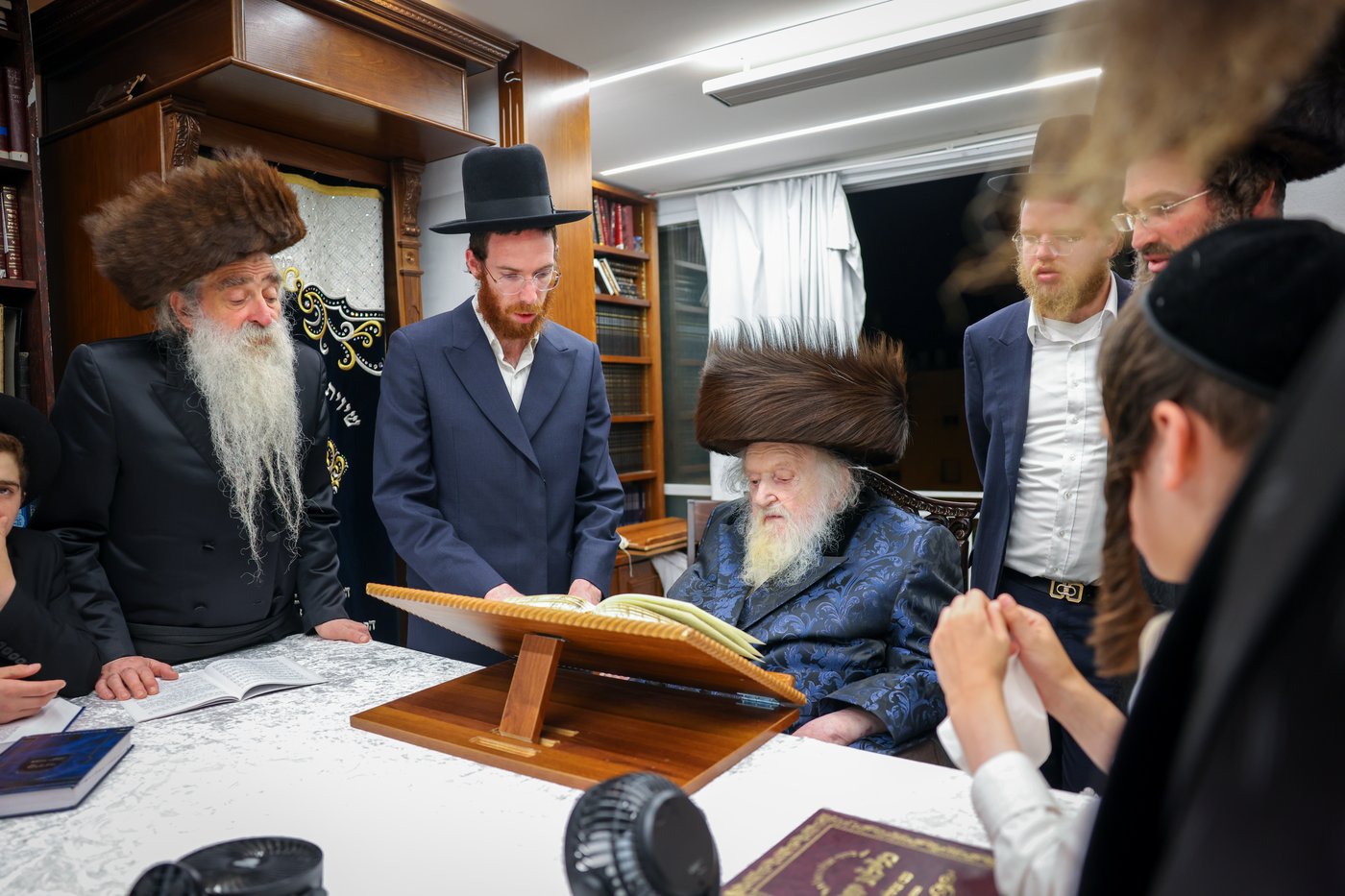 ערב ומוצאי שבת אצל הגר"מ שטרנבוך