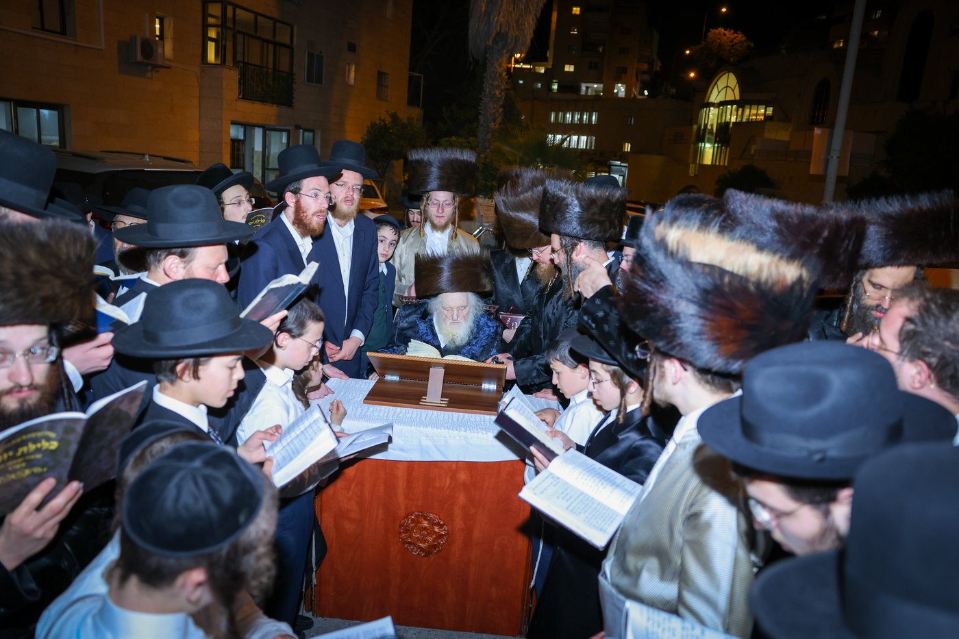 ערב ומוצאי שבת אצל הגר"מ שטרנבוך