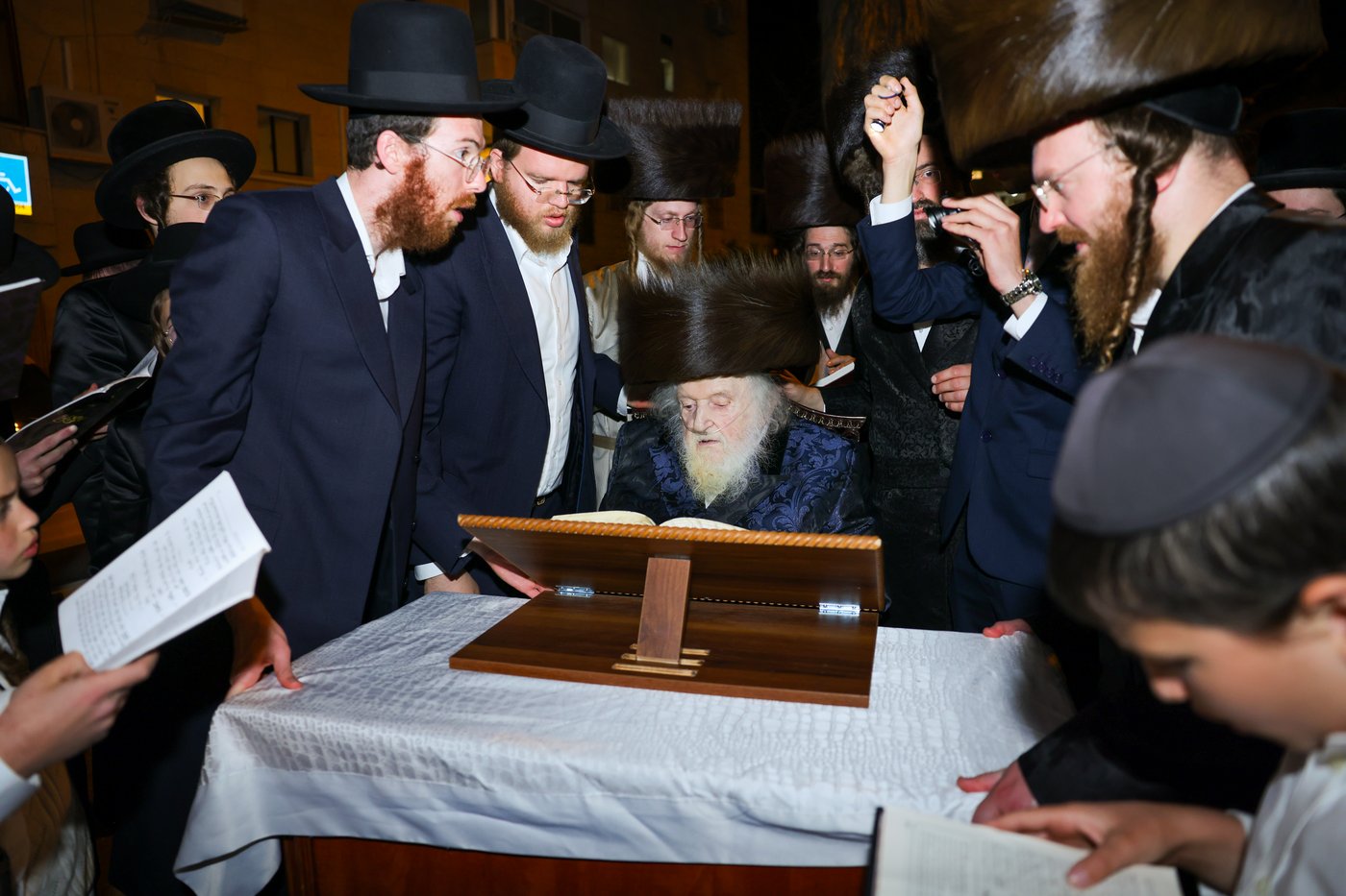 ערב ומוצאי שבת אצל הגר"מ שטרנבוך