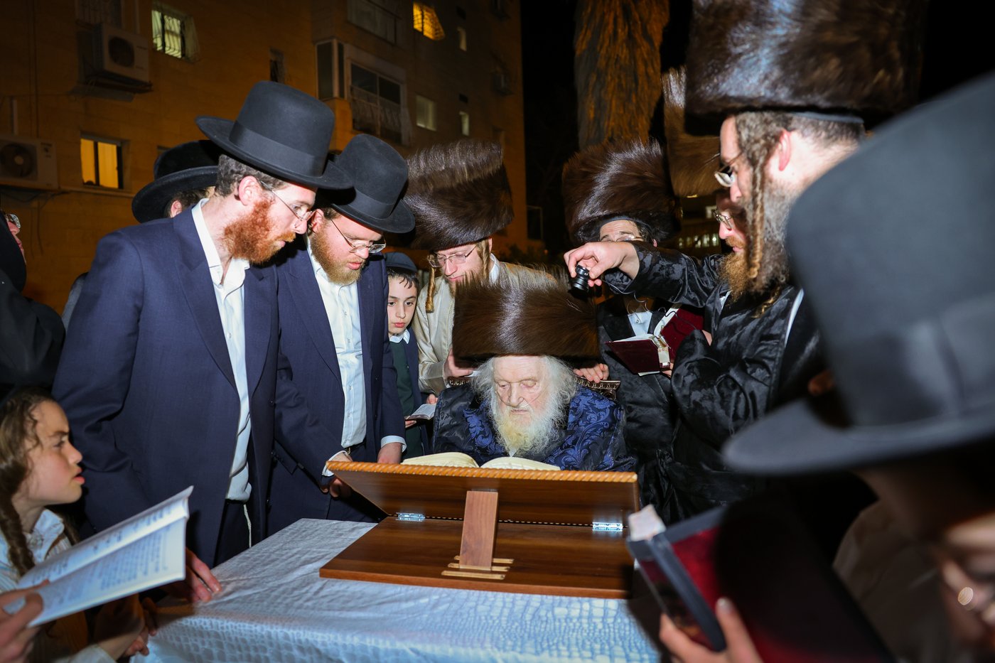 ערב ומוצאי שבת אצל הגר"מ שטרנבוך