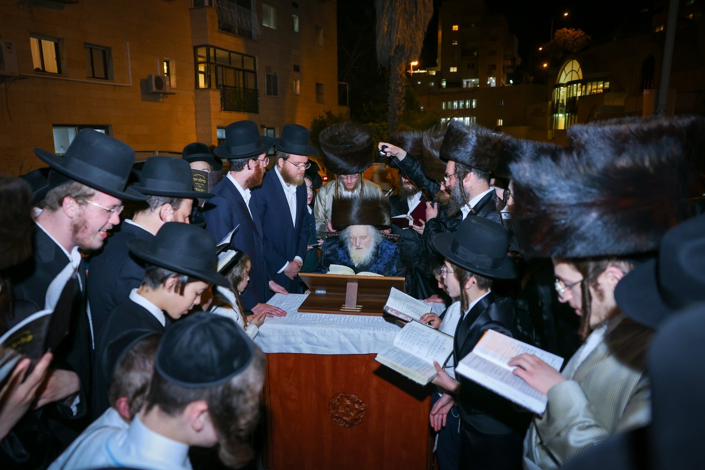 ערב ומוצאי שבת אצל הגר"מ שטרנבוך