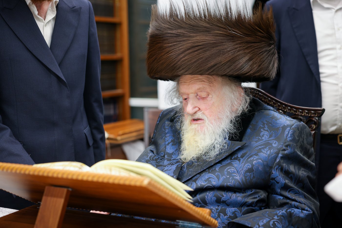 ערב ומוצאי שבת אצל הגר"מ שטרנבוך