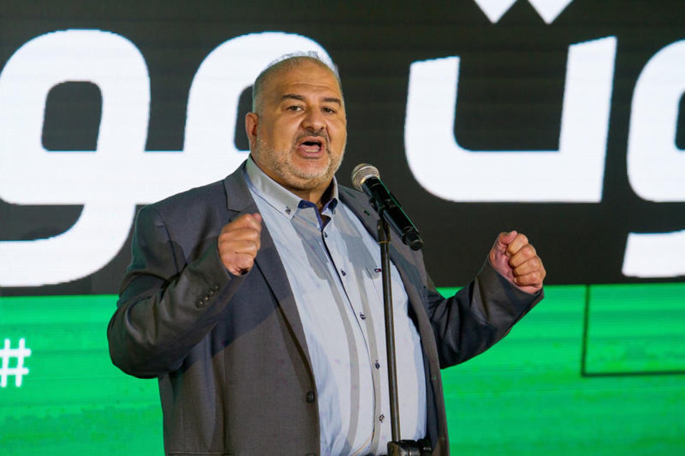 חברי מפלגת רע"ם במטה הקמפיין בעיירה טמרה, עם פרסום תוצאות בחירות 2022