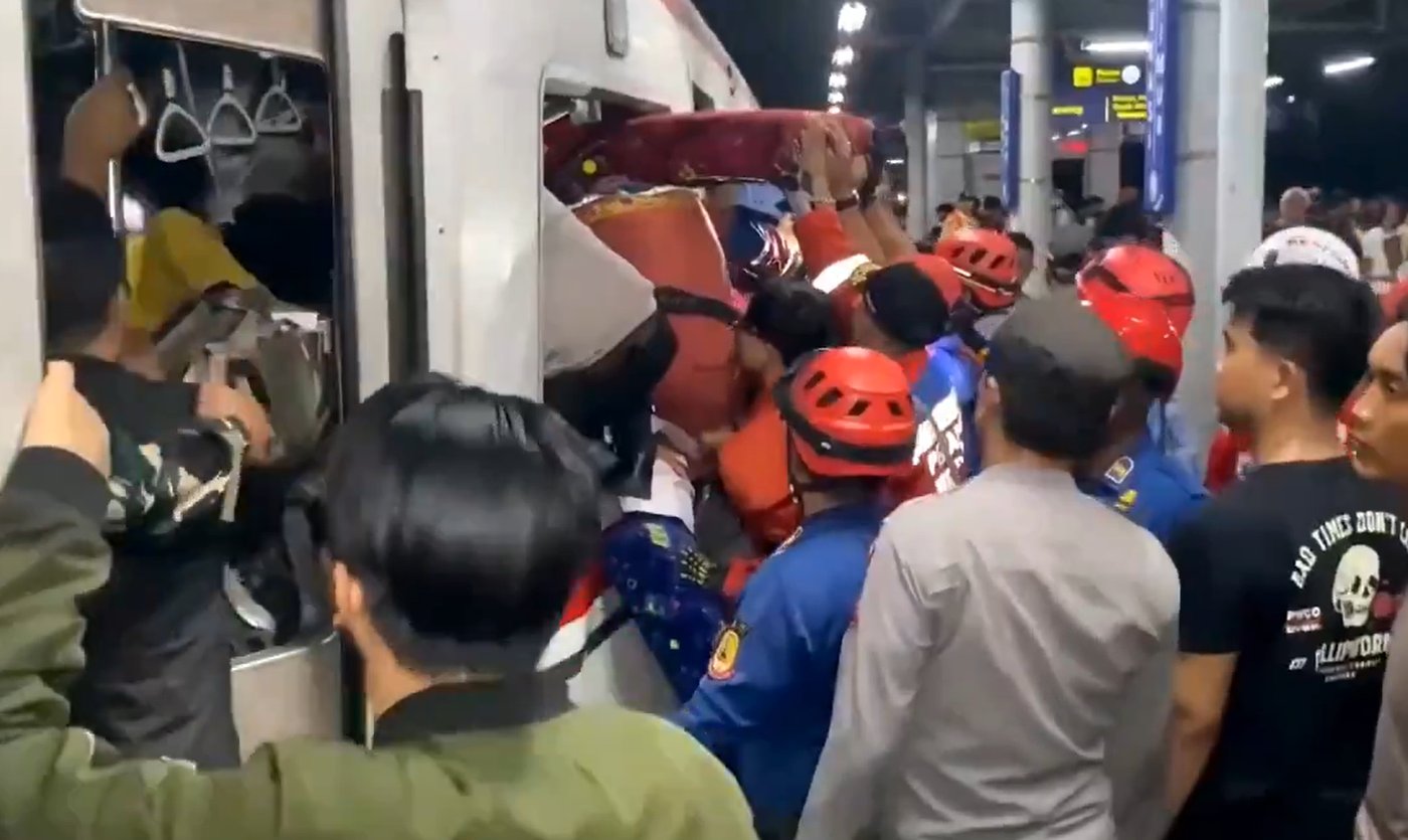 אסון רכבות קטלני באינדונזיה: קרון הנשים הפך למלכודת מוות