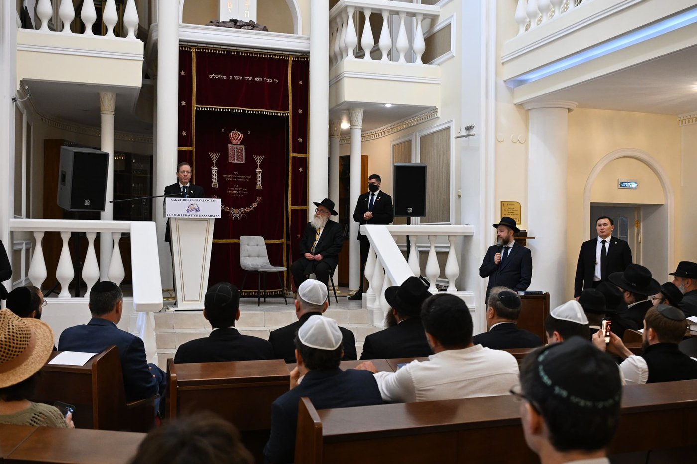 הנשיא הרצוג עם ראשי הקהילה היהודית בקזחסטן
