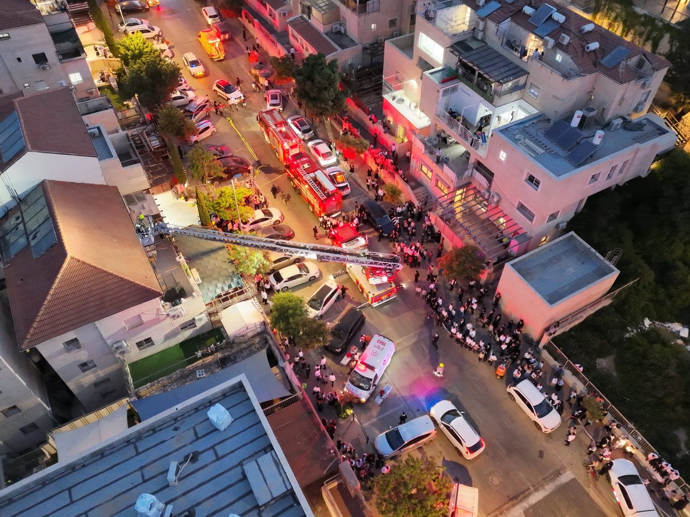 חשש להצתה: 35 איש חולצו מבניין בעיר החרדית, ילדים פונו לבית חולים