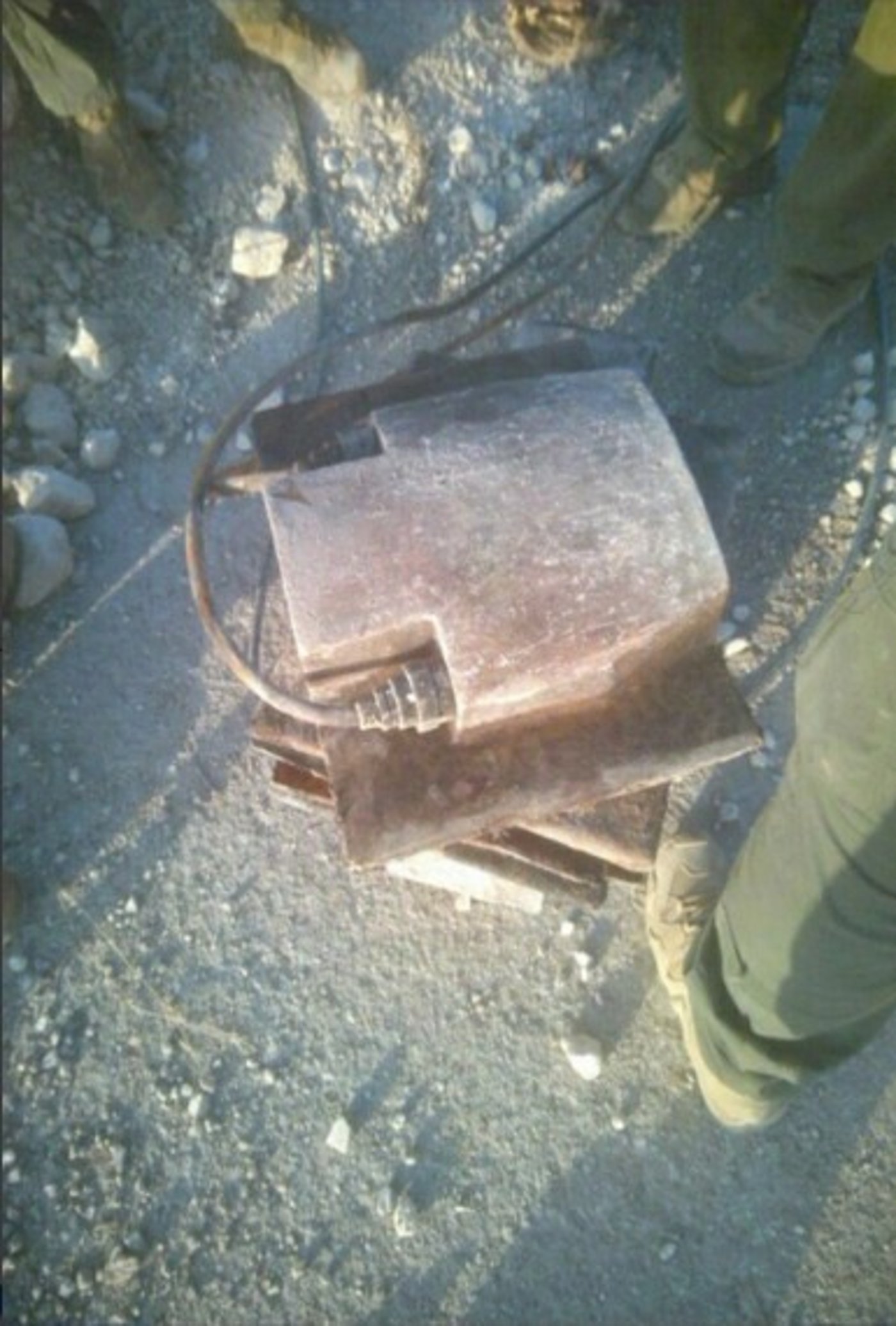 עמדה של ארגון הטרור חיזבאללה ובה מצבור אמצעי לחימה