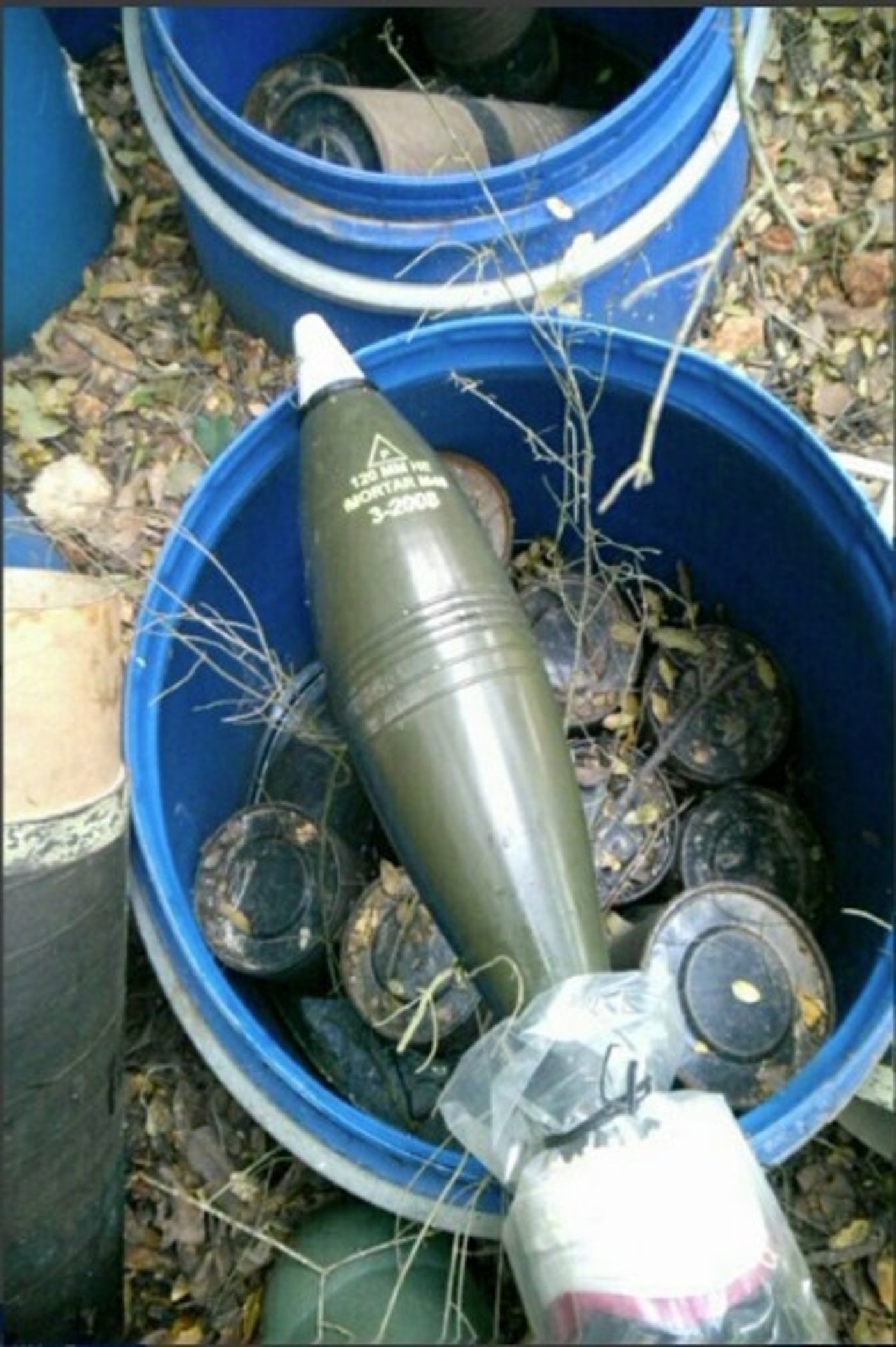 עמדה של ארגון הטרור חיזבאללה ובה מצבור אמצעי לחימה