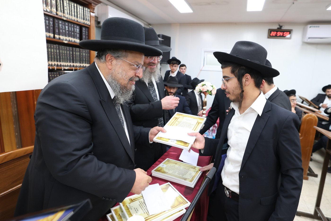 הגר"מ צדקה בישיבת תורת אברהם