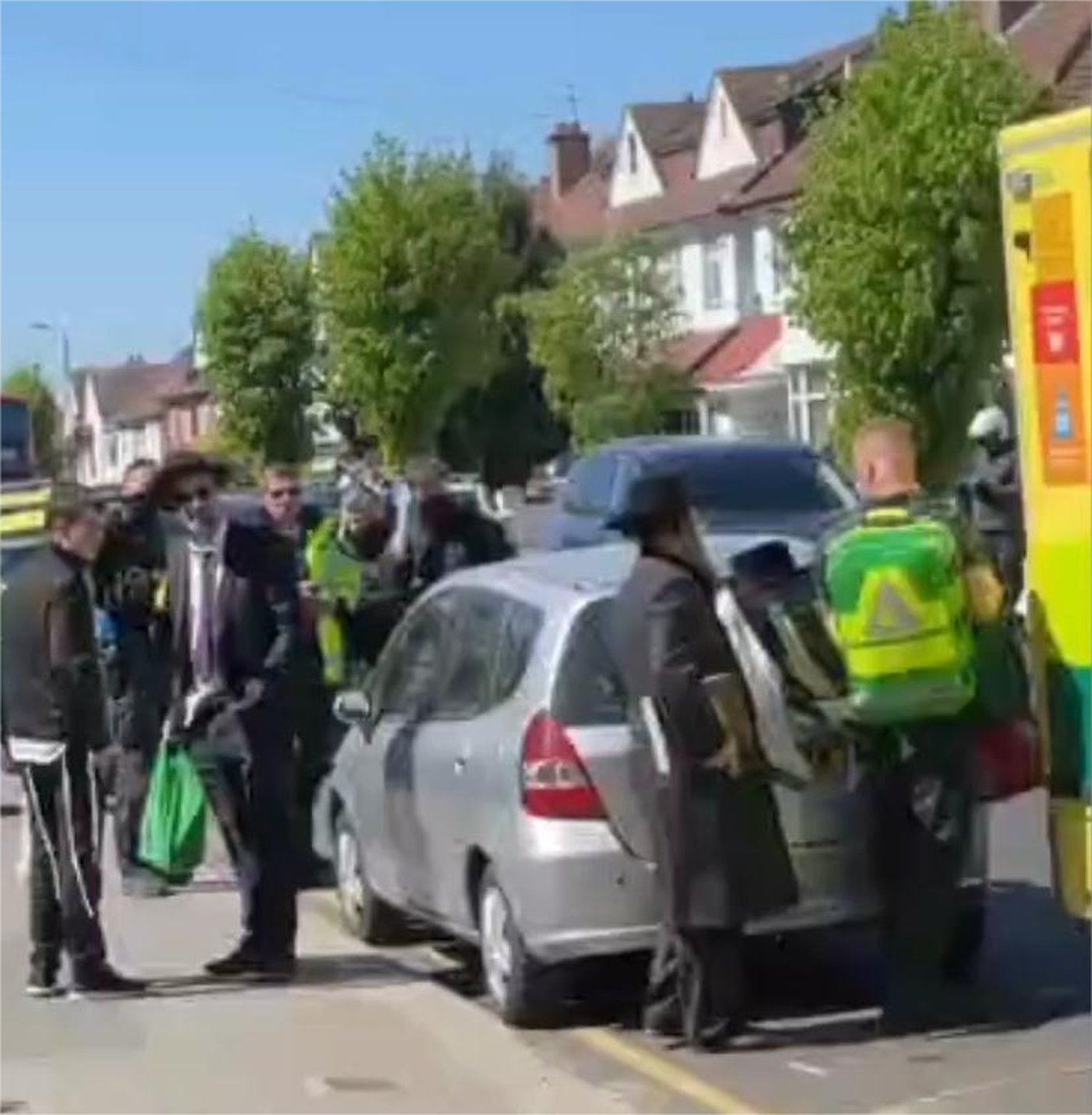 דרמה בלונדון: מחבל דקר חרדים בלב גולדרס גרין; מתנדבי 'השומרים' הסתערו ומנעו טבח