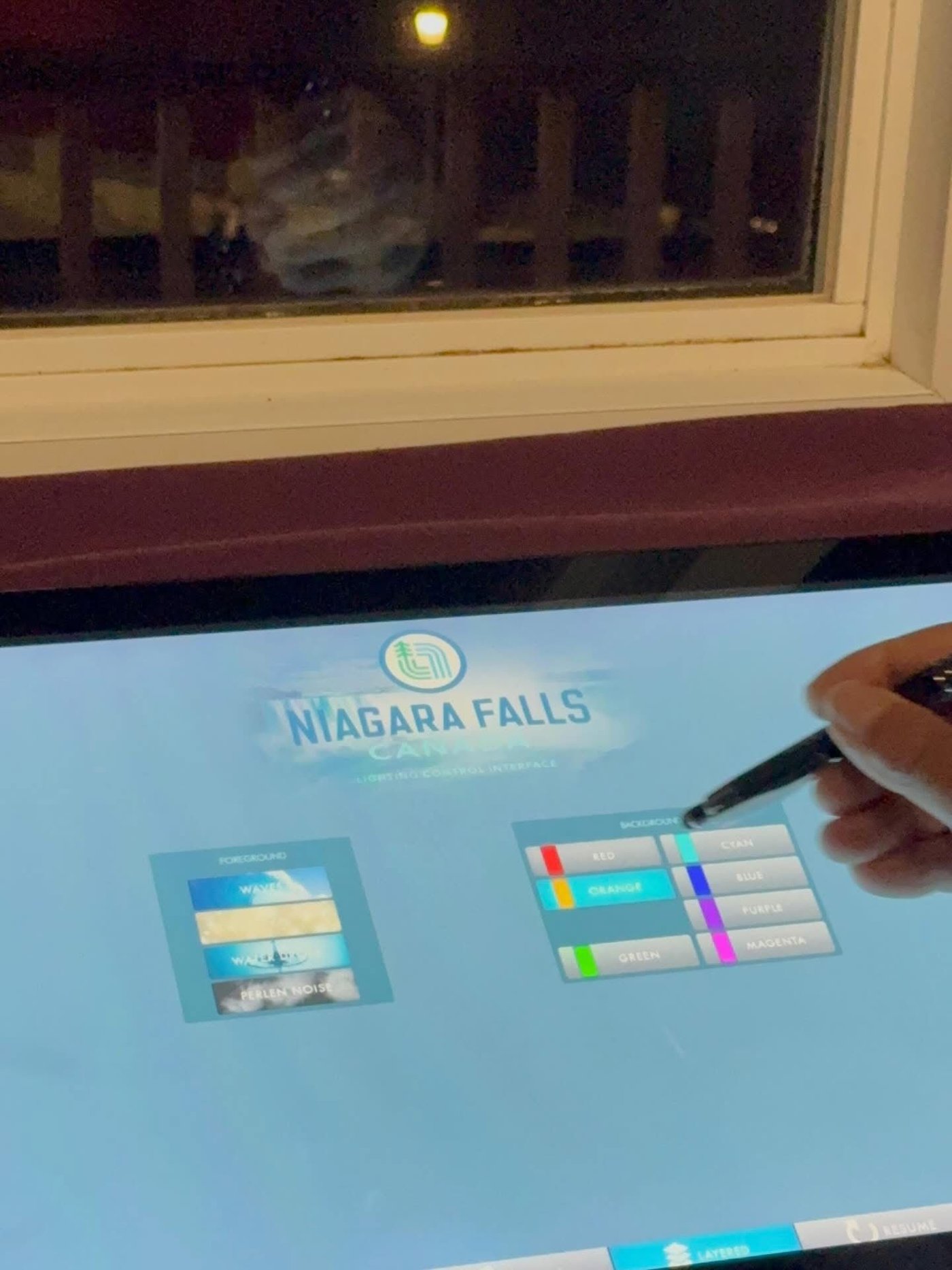 ראש העיר שמע שבן משפחת ביבס הגיע למפלי הניאגרה - וזה מה שקרה | תיעוד