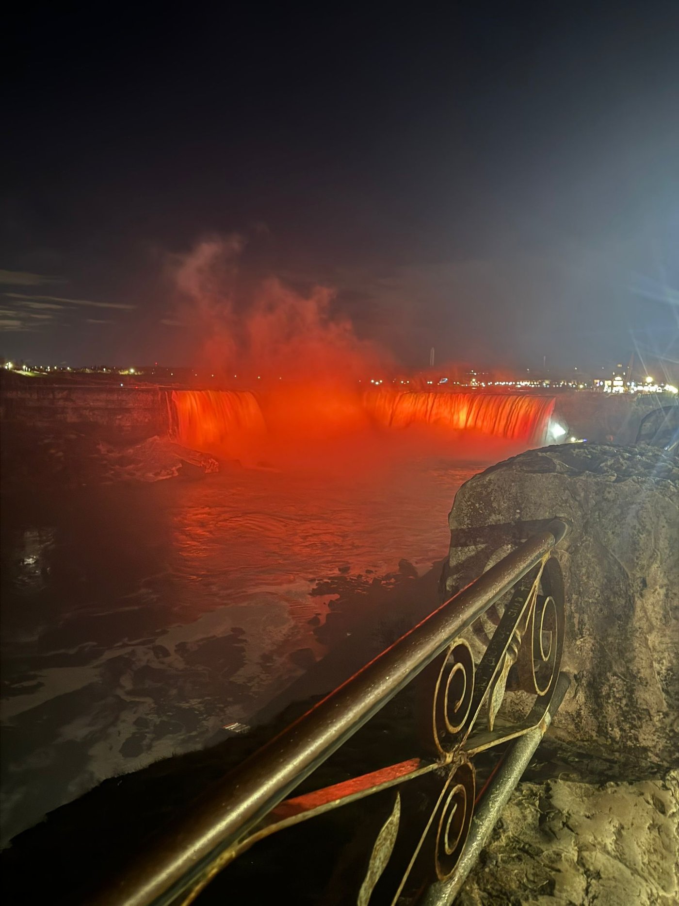 ראש העיר שמע שבן משפחת ביבס הגיע למפלי הניאגרה - וזה מה שקרה | תיעוד
