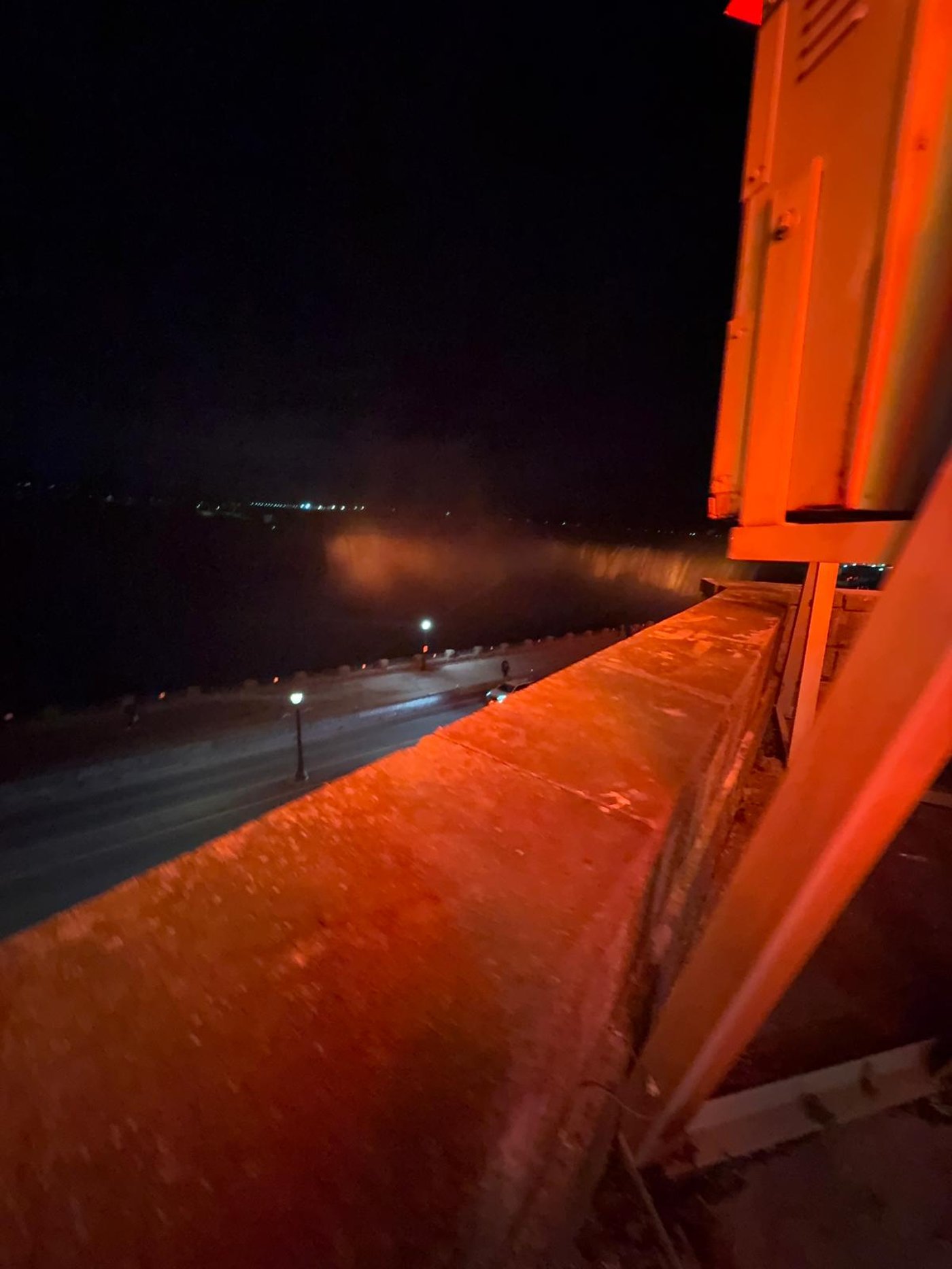 ראש העיר שמע שבן משפחת ביבס הגיע למפלי הניאגרה - וזה מה שקרה | תיעוד