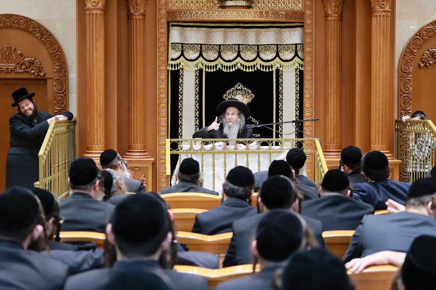 הגה"צ רבי אלימלך בידרמן בשיחת חיזוק בחיפה