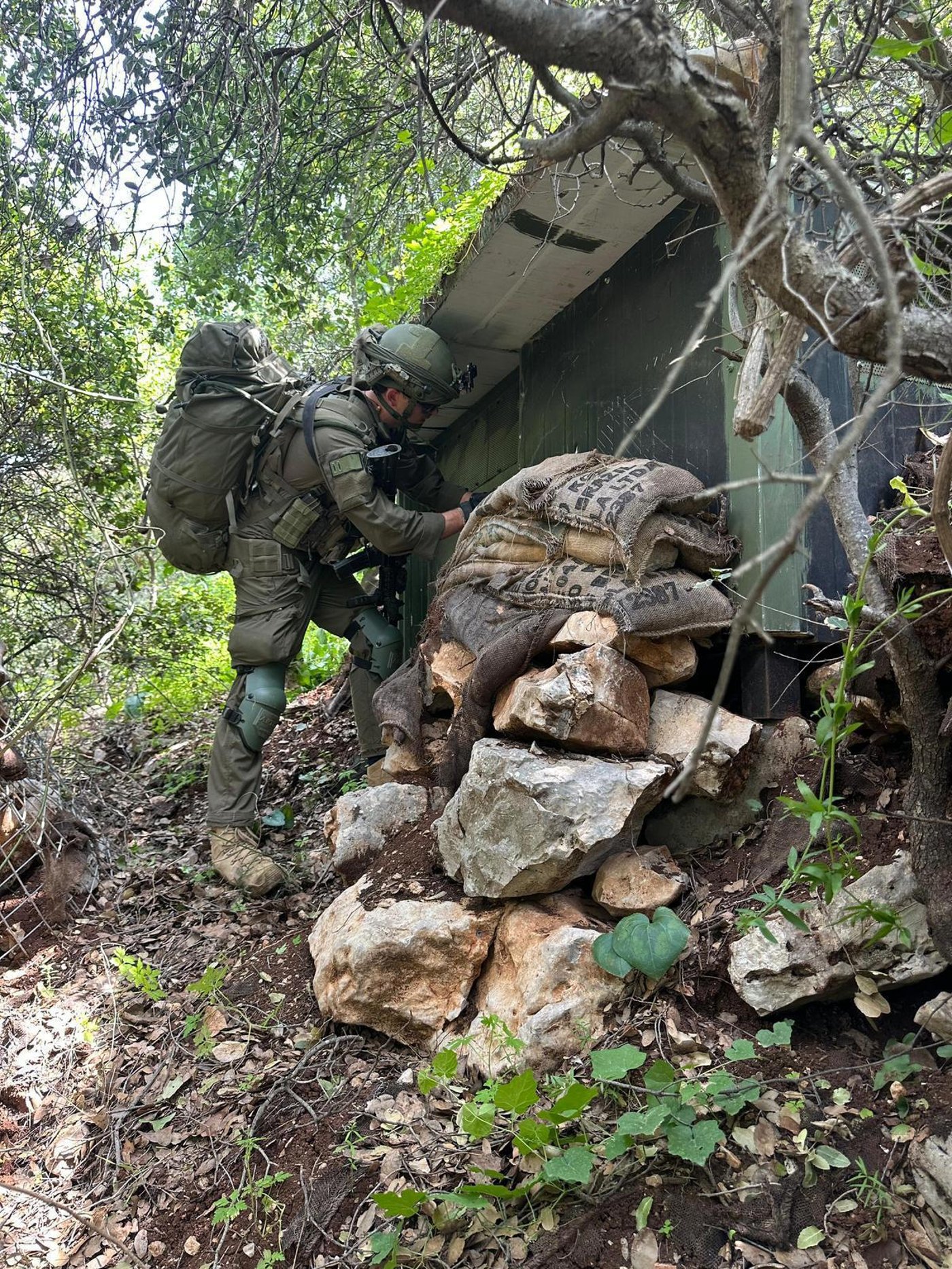 כוחות יחידת האלפינסטים משמידים תשתיות טרור