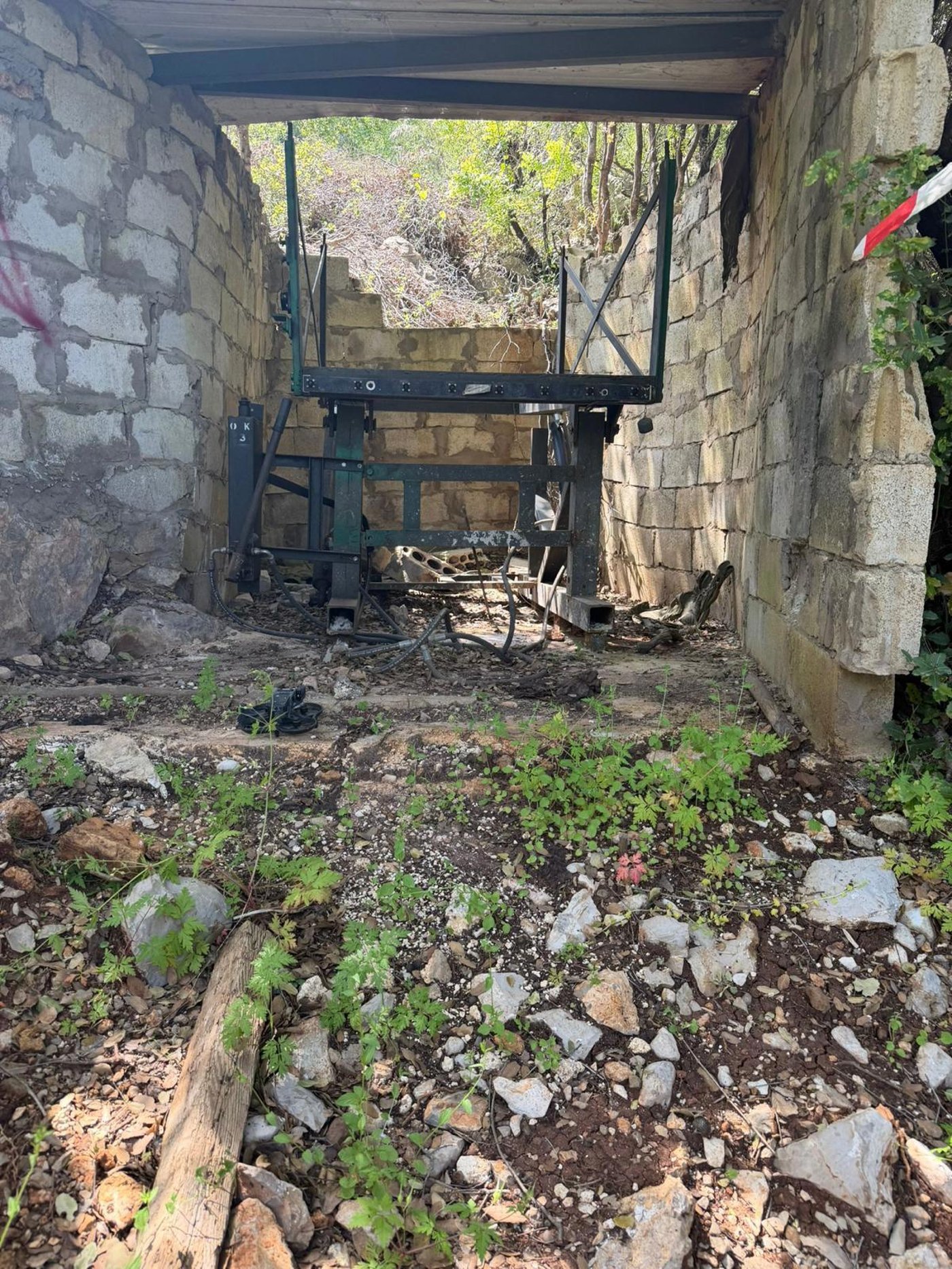 כוחות יחידת האלפינסטים משמידים תשתיות טרור