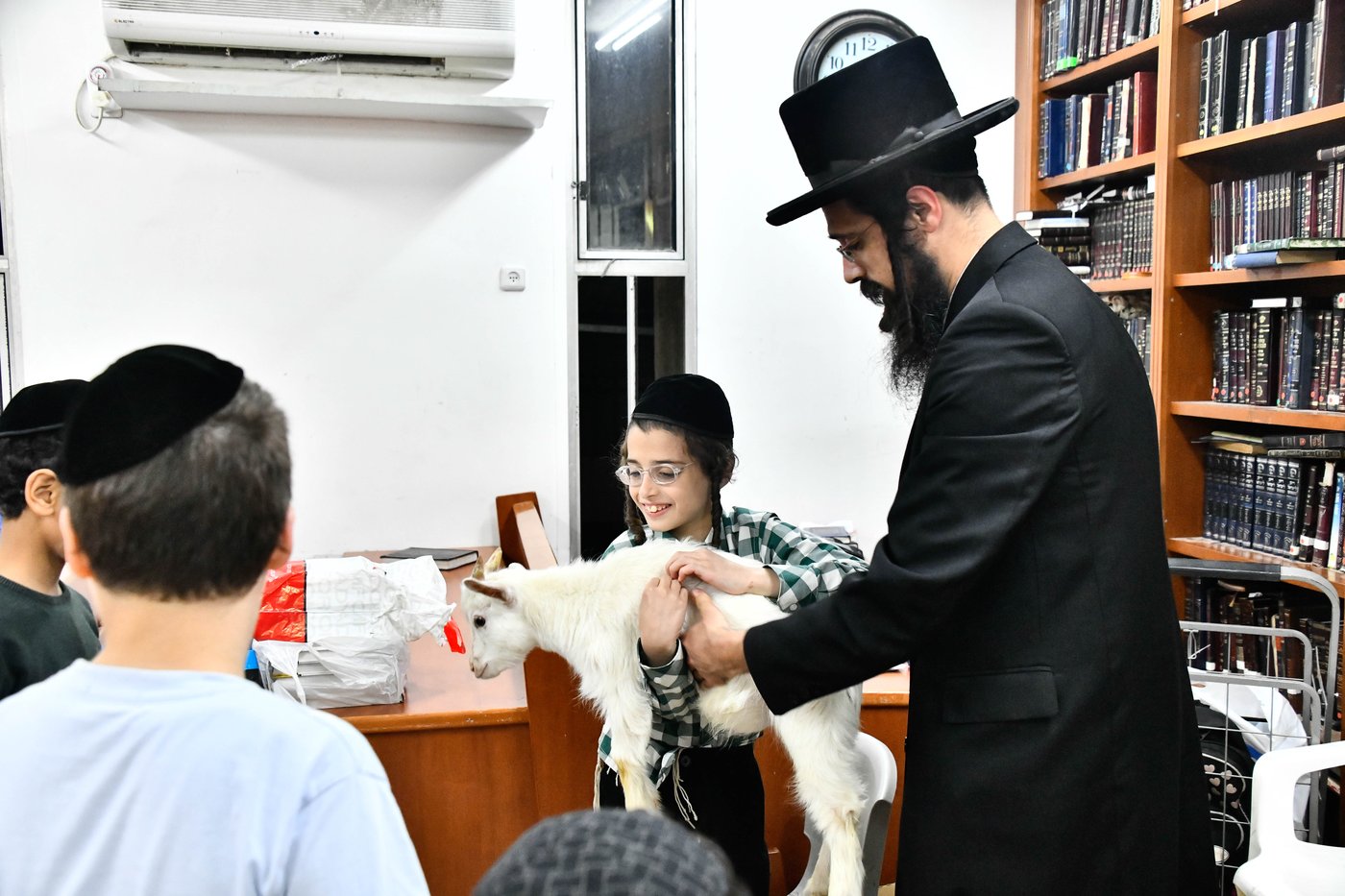 מעמד שחיטת גדי בבני ברק