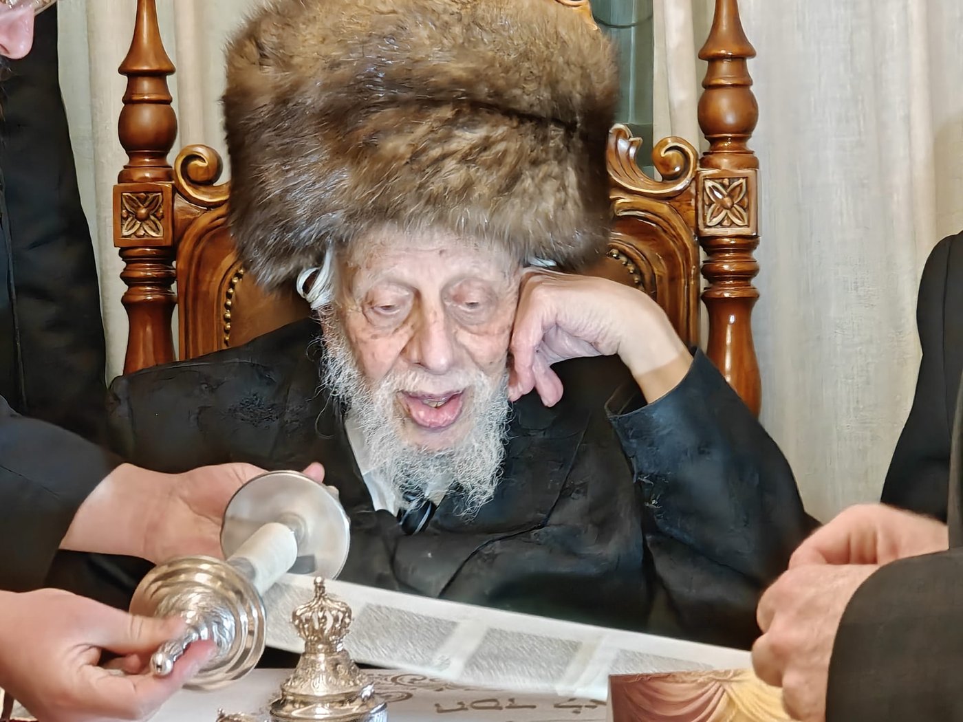 מראות מתיקון ספר התורה בקופיטשניץ