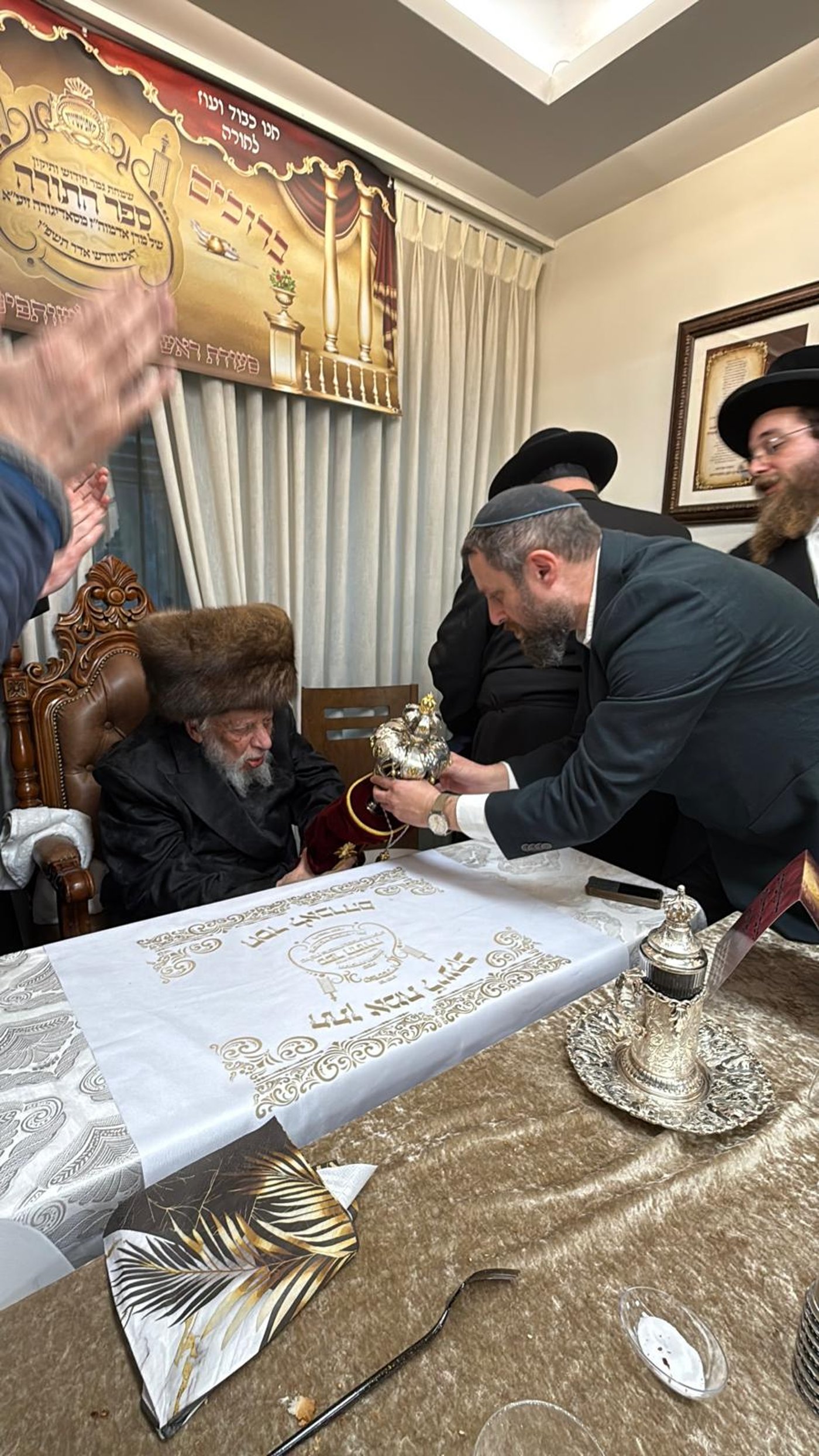 מראות מתיקון ספר התורה בקופיטשניץ