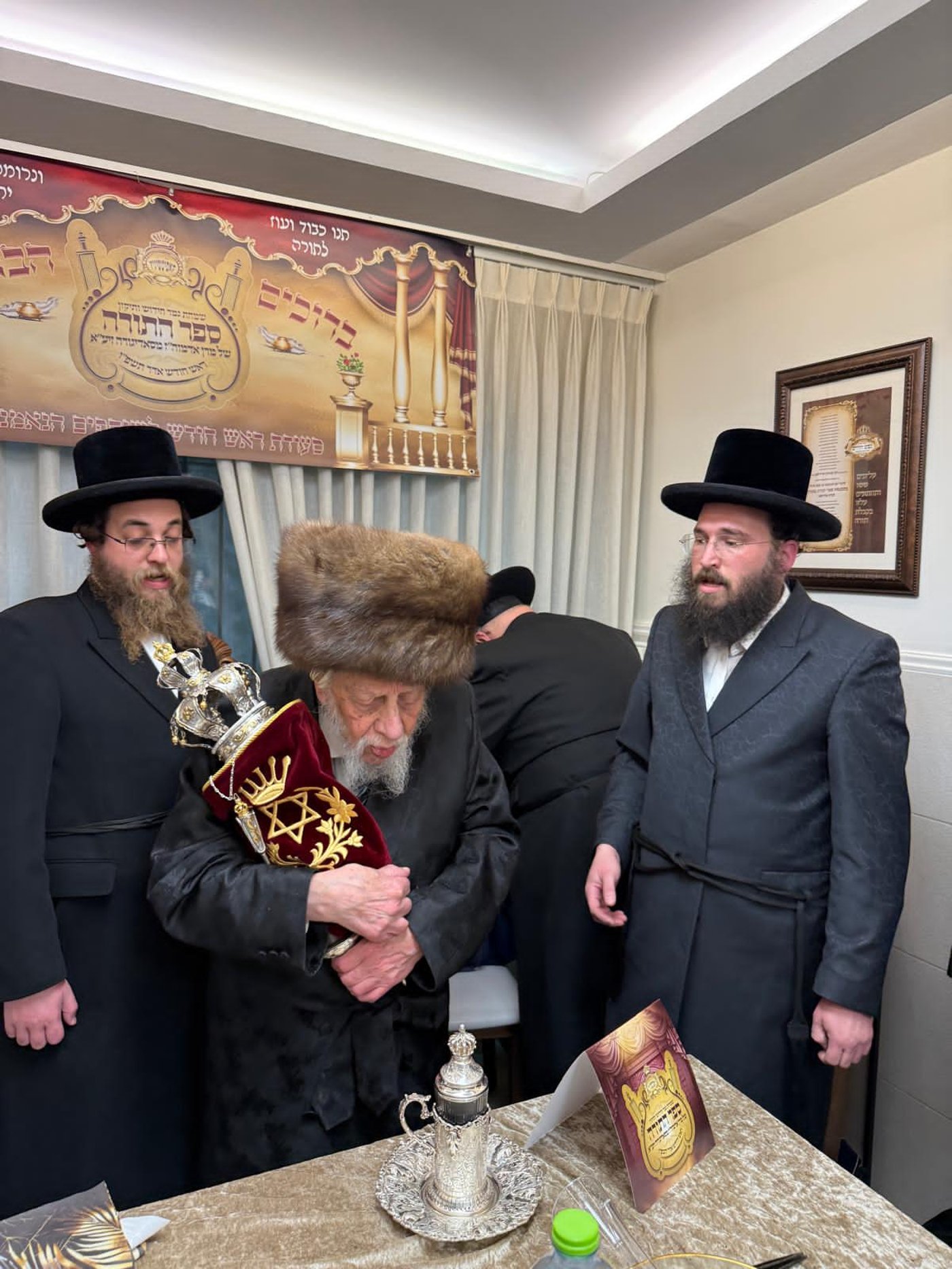 מראות מתיקון ספר התורה בקופיטשניץ