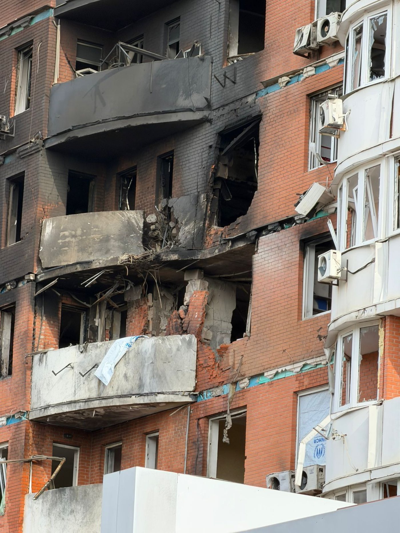 "הפיצוץ האדיר הרעיד את כל הרחוב": הרס רב בבית הספר היהודי