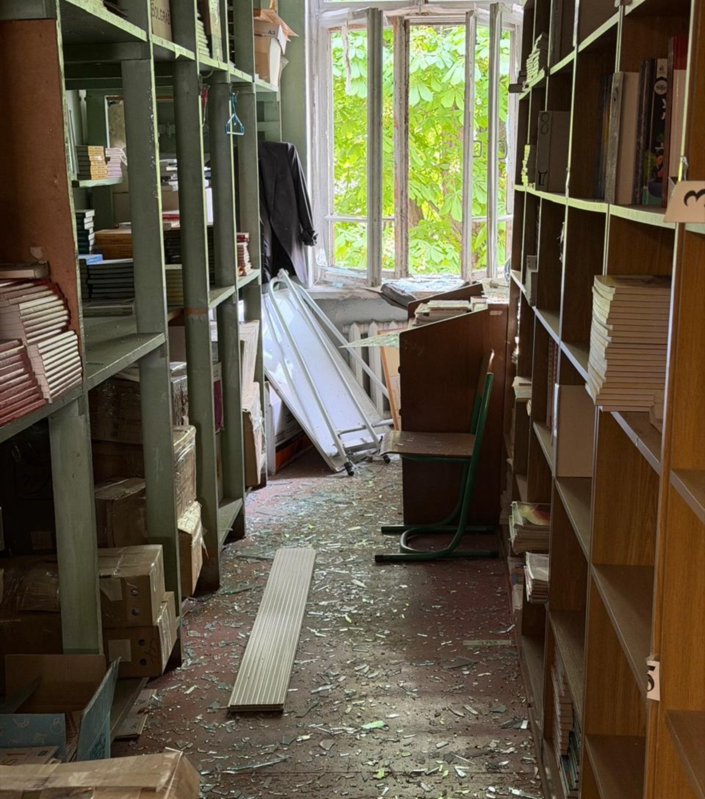 "הפיצוץ האדיר הרעיד את כל הרחוב": הרס רב בבית הספר היהודי