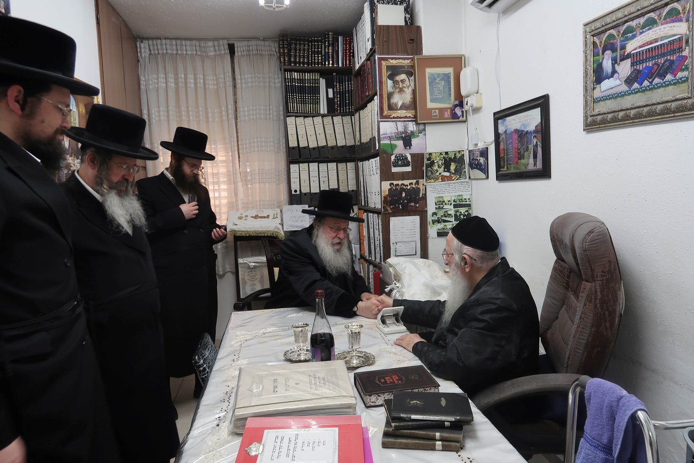 האדמו"ר מנדבורנה בביקור אצל הגרא"פ שטיין
