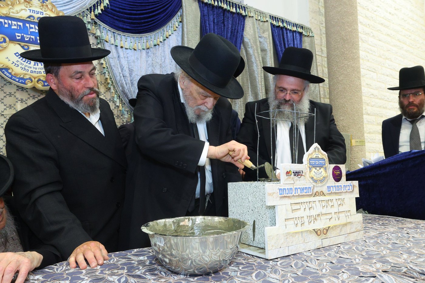 הנחת אבן הפינה לזכרו של הרב לרר ז"ל