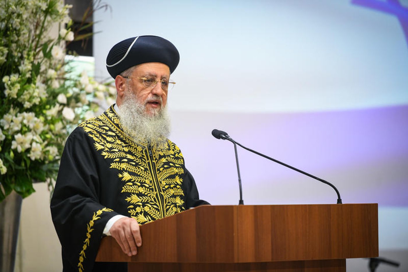 הרב דוד יוסף במהלך טקס השבעה לדיינים חדשים בבית הדין הרבני