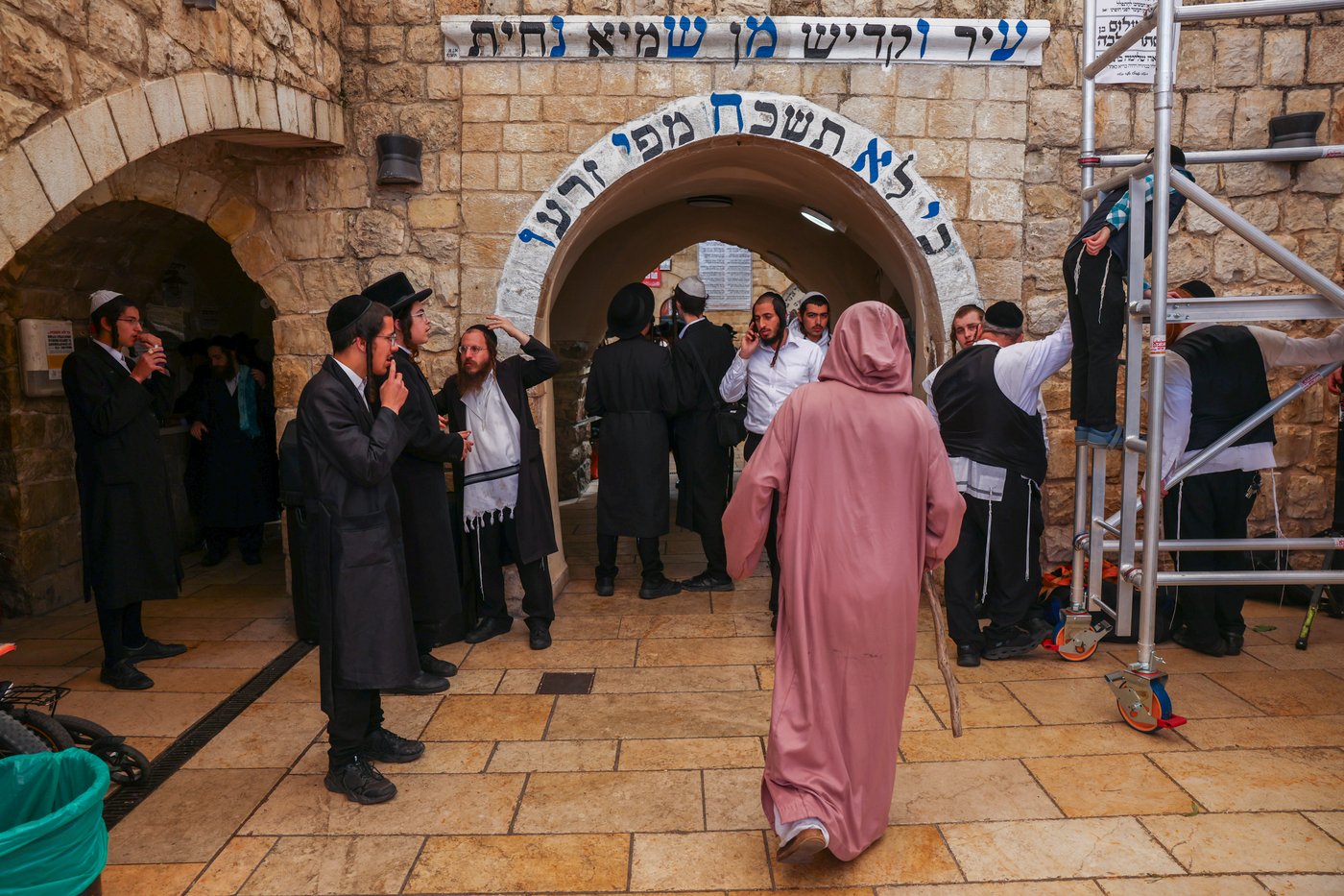 צובעים את העיר וקדיש במירון