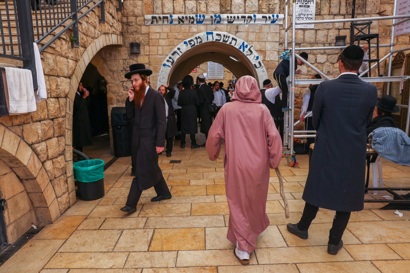 צובעים את העיר וקדיש במירון